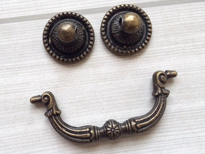 Vintage Look Drawer Pulls 3 inch Centers Antique Bronze Round Knob