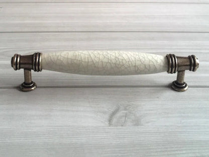 3" Centers White Crackle Keramik Schrankgriff - Porzellan / Antik Bronze 