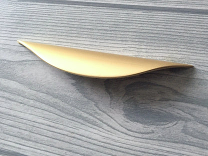 Gold Finger Drawer Pull - Modern Kitchen Hardware 32 64 96 mm - LynnsHardware