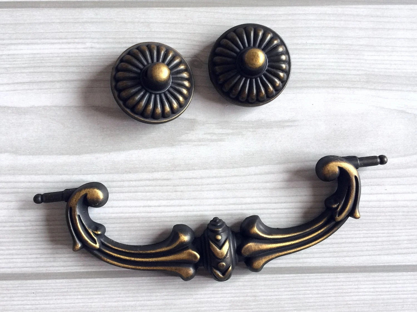 3.75“ 5" Georgian Swing Bail Drawer Pull - Antique Gold Brass