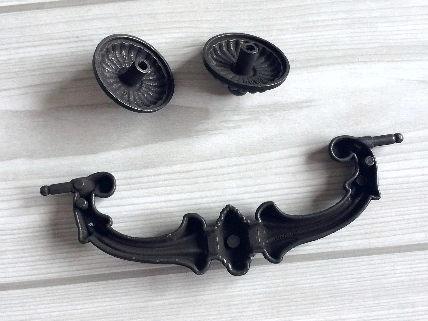 3.75“ 5" Georgian Swing Bail Drawer Pull - Antique Gold Brass