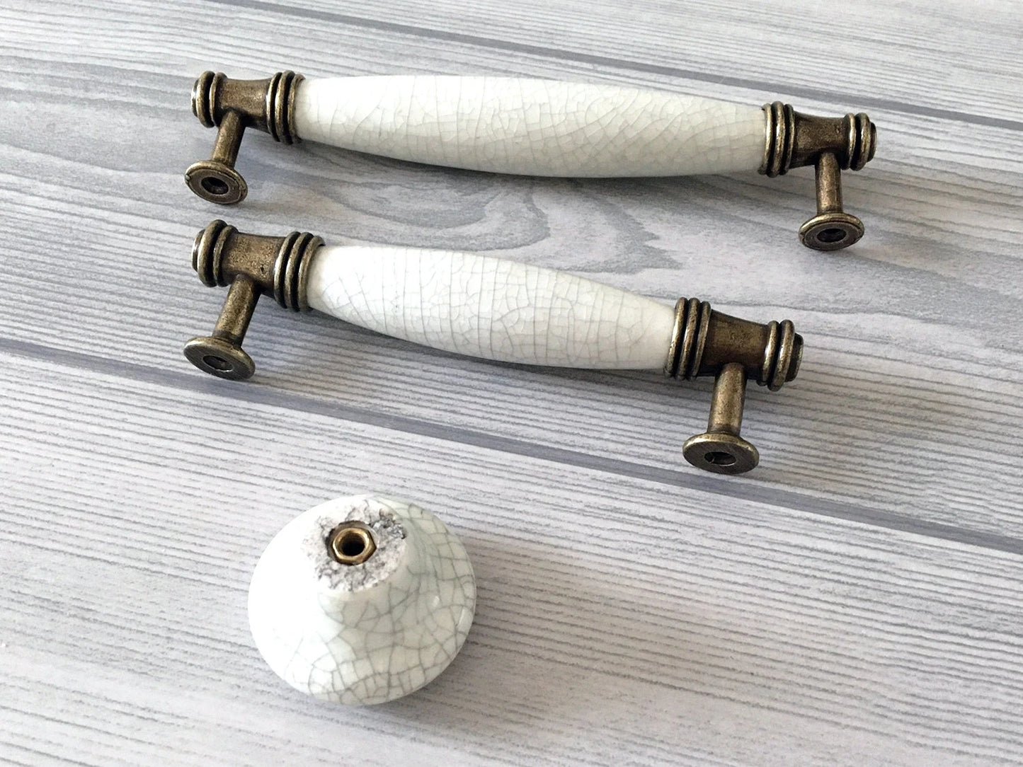 3" Centers White Crackle Keramik Schrankgriff - Porzellan / Antik Bronze 