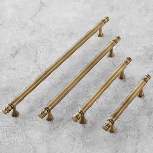Poignées de tiroir et d'armoire en laiton bronze antique 96, 128, 192, 256 mm | Lynns Hardware