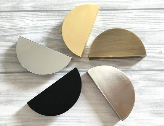 Poignée demi-lune dorée en nickel, entraxe de 6,35 cm | Lynns Hardware 