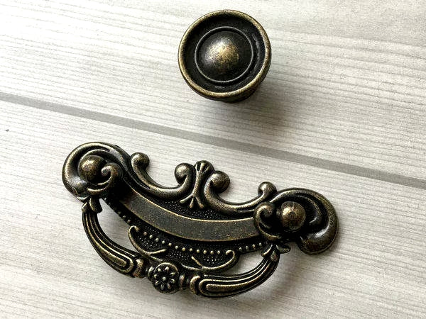Georgian style bronze swing bail pull