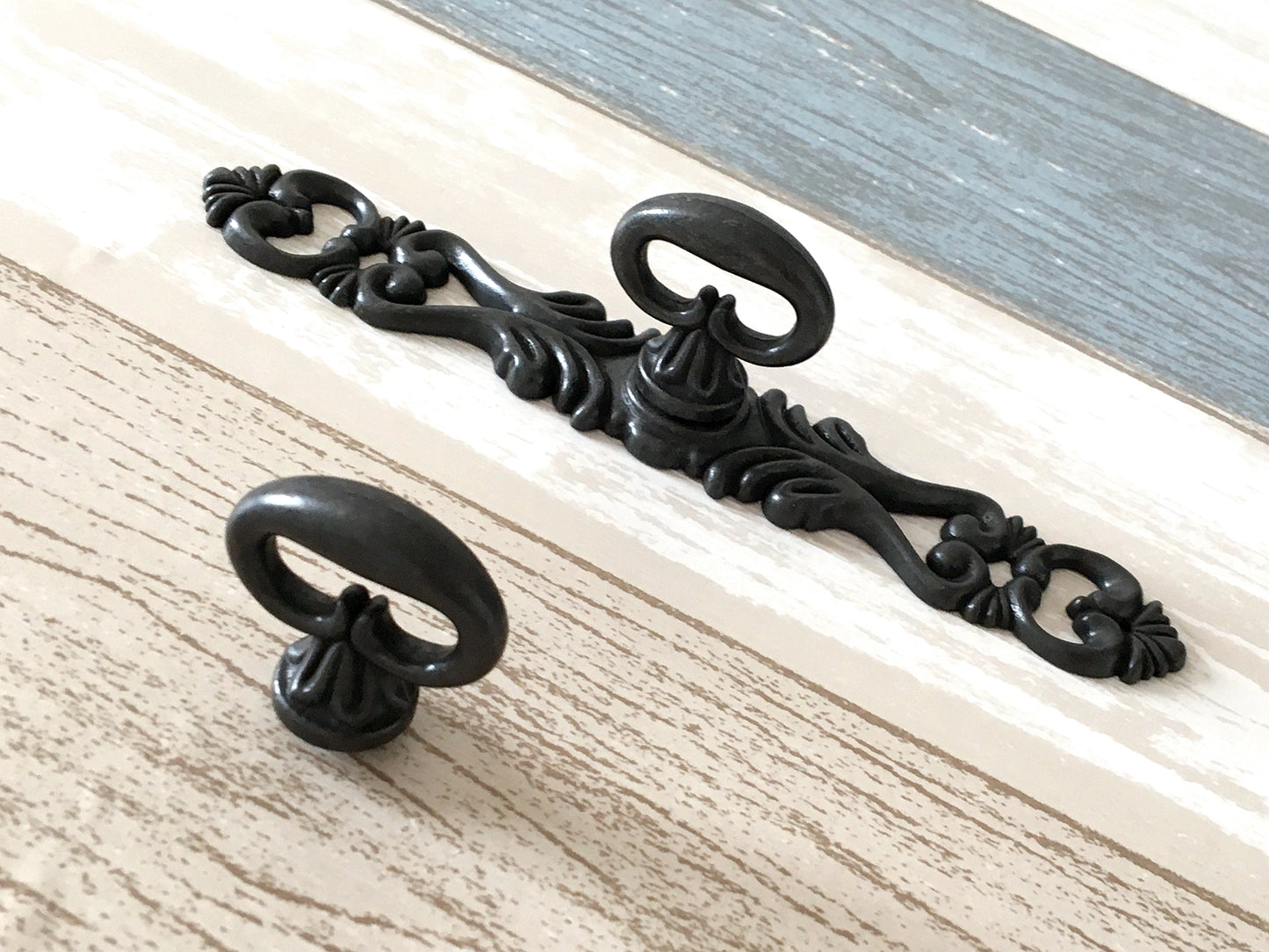 Vintage Style Ring Pull & Drawer Knob w. Backplate, Antique Black