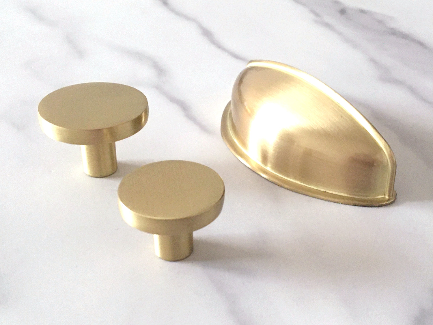 2.5" Gold Cup Drawer Pull & Disc Knob - LynnsHardware