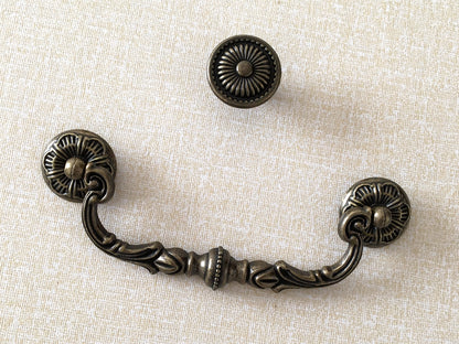 5.25“ Vintage Style Swing Bail Drawer Pull, Round Knob, Antique Bronze