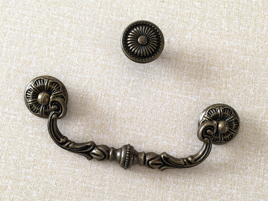 5.25“ Vintage Style Swing Bail Drawer Pull, Round Knob, Antique Bronze