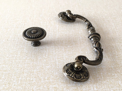 5.25“ Vintage Style Swing Bail Drawer Pull, Round Knob, Antique Bronze