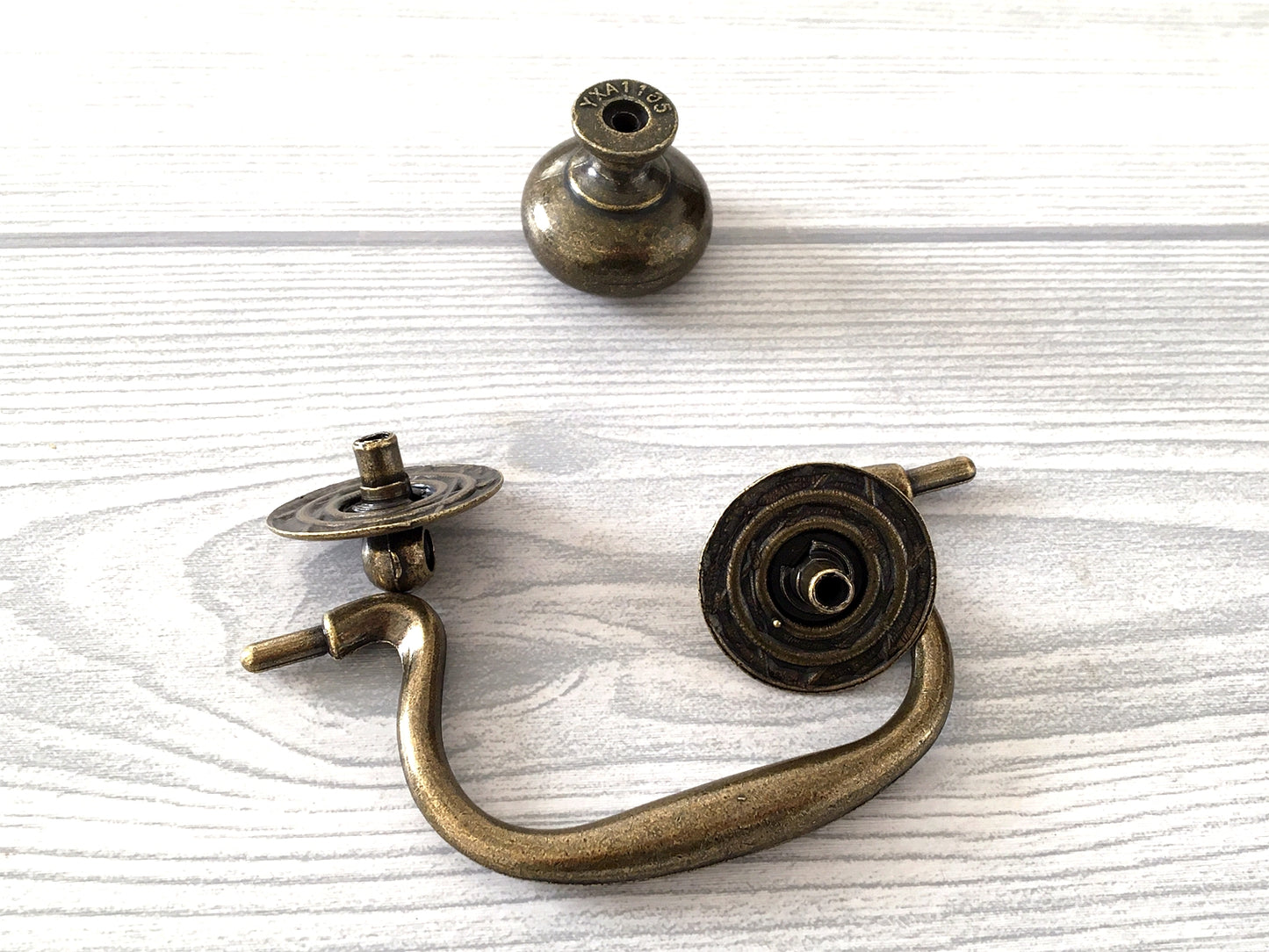 3.5" Swan-neck Drop Drawer Pull & Knob - Antique Bronze