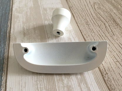 2.5" Cup Drawer Pull White, 64 mm Centers