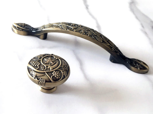 3" 76 mm Georgian Antique Bronze Drawer Pull, Flower Patterned Cabinet Knob