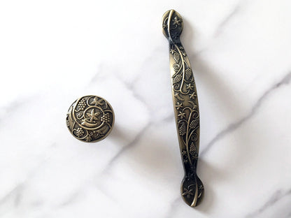 3" 76 mm Georgian Antique Bronze Drawer Pull, Flower Patterned Cabinet Knob