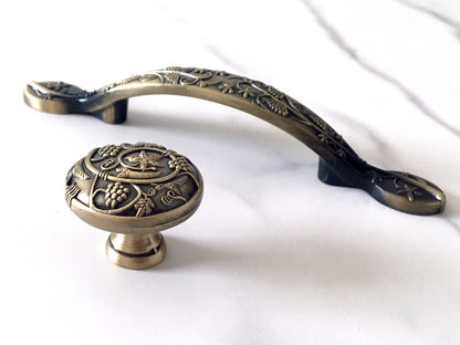 3" 76 mm Georgian Antique Bronze Drawer Pull, Flower Patterned Cabinet Knob