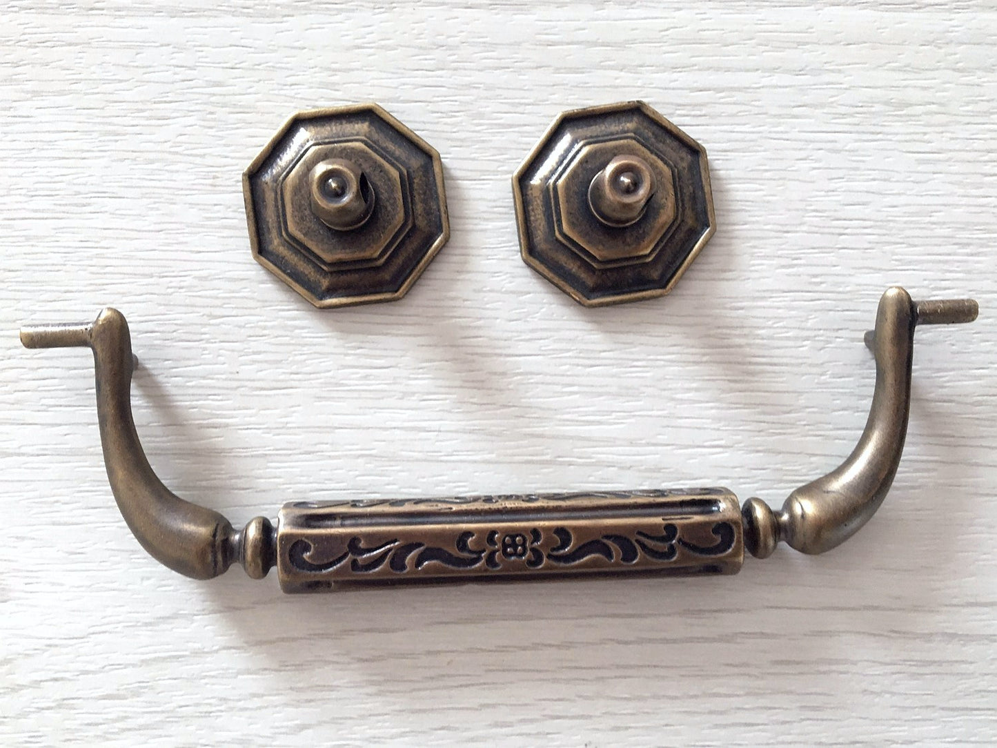 5.25“ Vintage Style Brass Swing Bail Drawer Pull - Antique Bronze - LynnsHardware