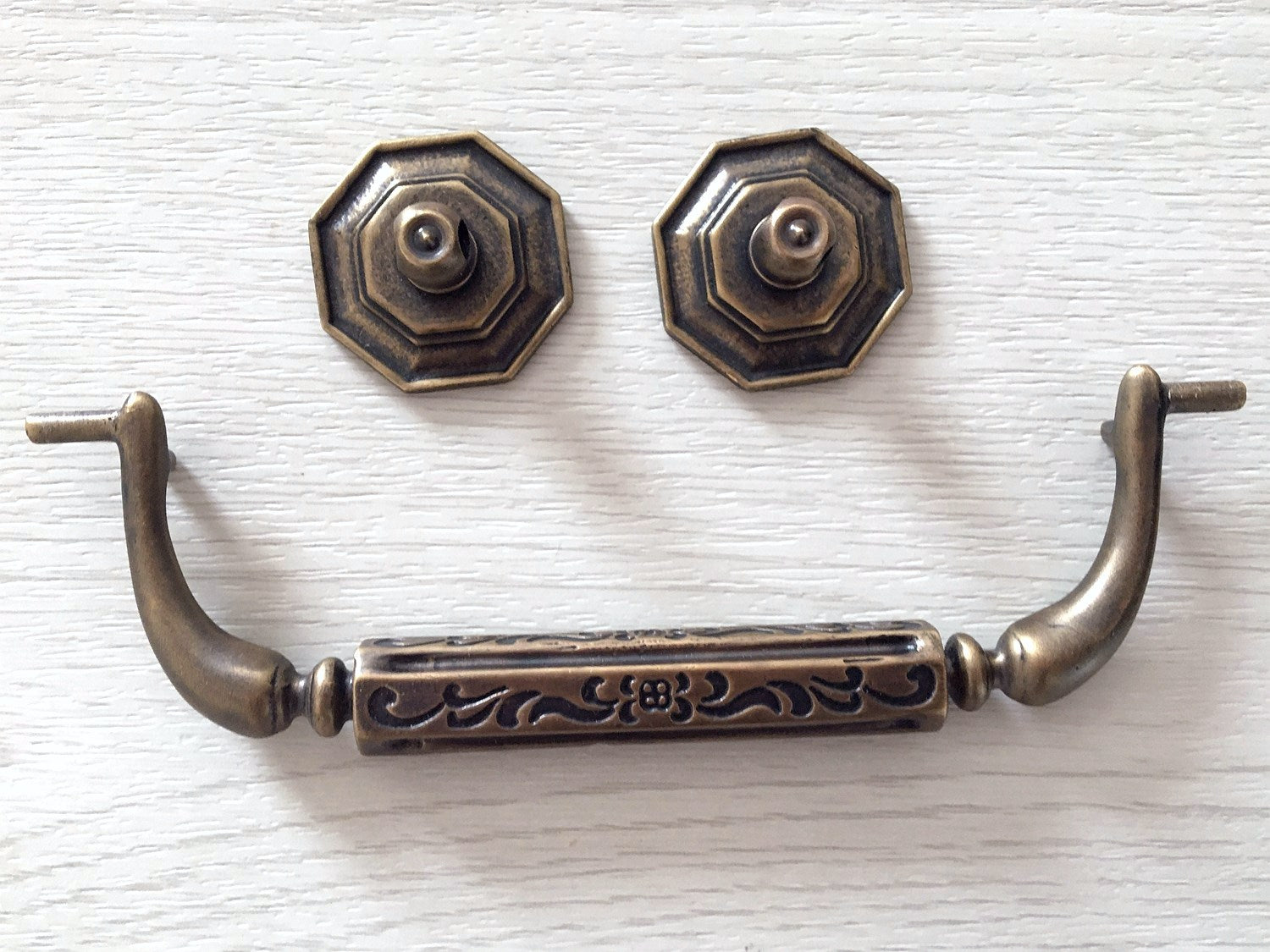 5.25“ Vintage Style Brass Swing Bail Drawer Pull - Antique Bronze - LynnsHardware