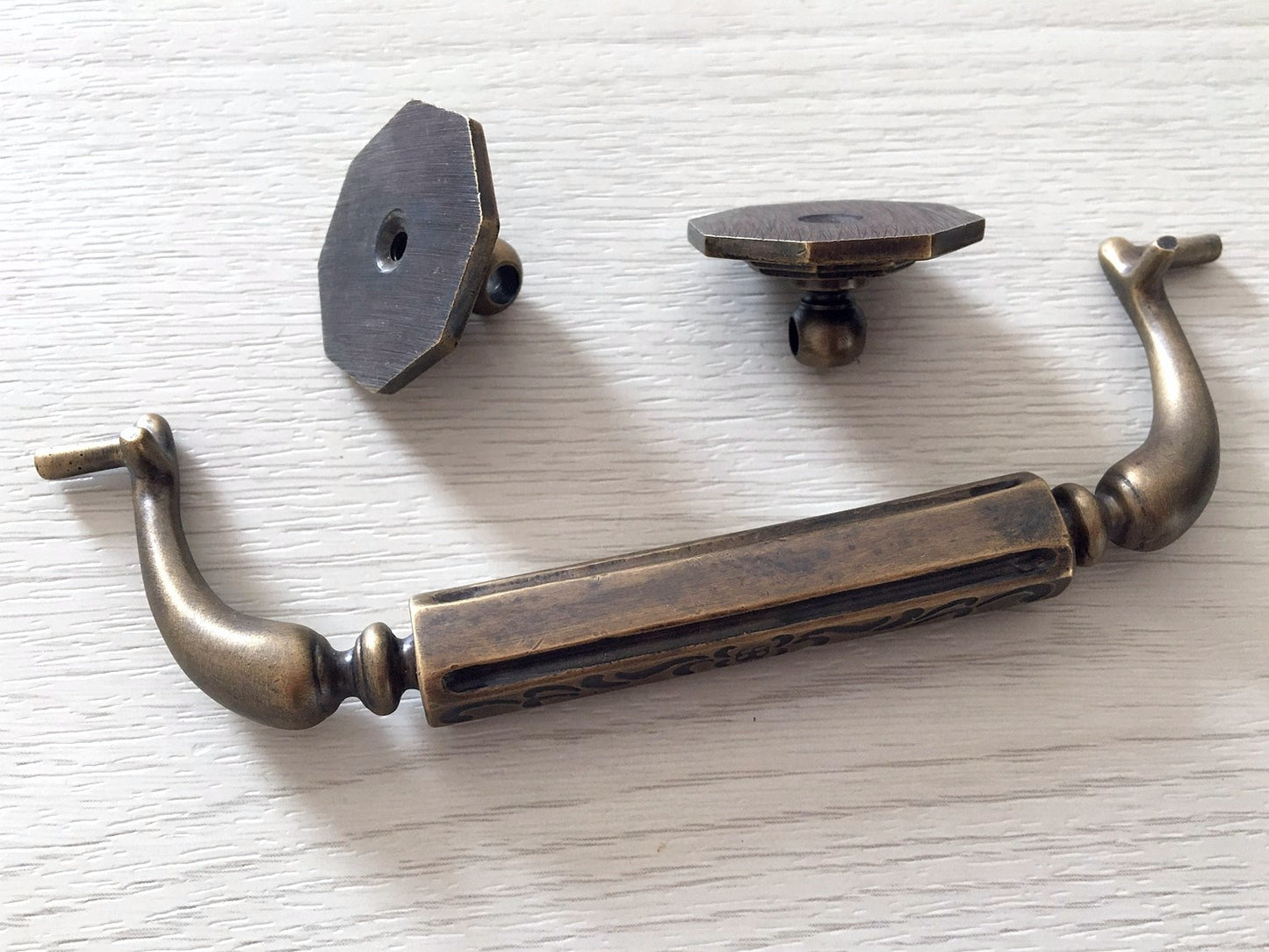5.25“ Vintage Style Brass Swing Bail Drawer Pull - Antique Bronze - LynnsHardware