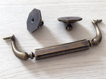 5.25“ Vintage Style Brass Swing Bail Drawer Pull - Antique Bronze - LynnsHardware