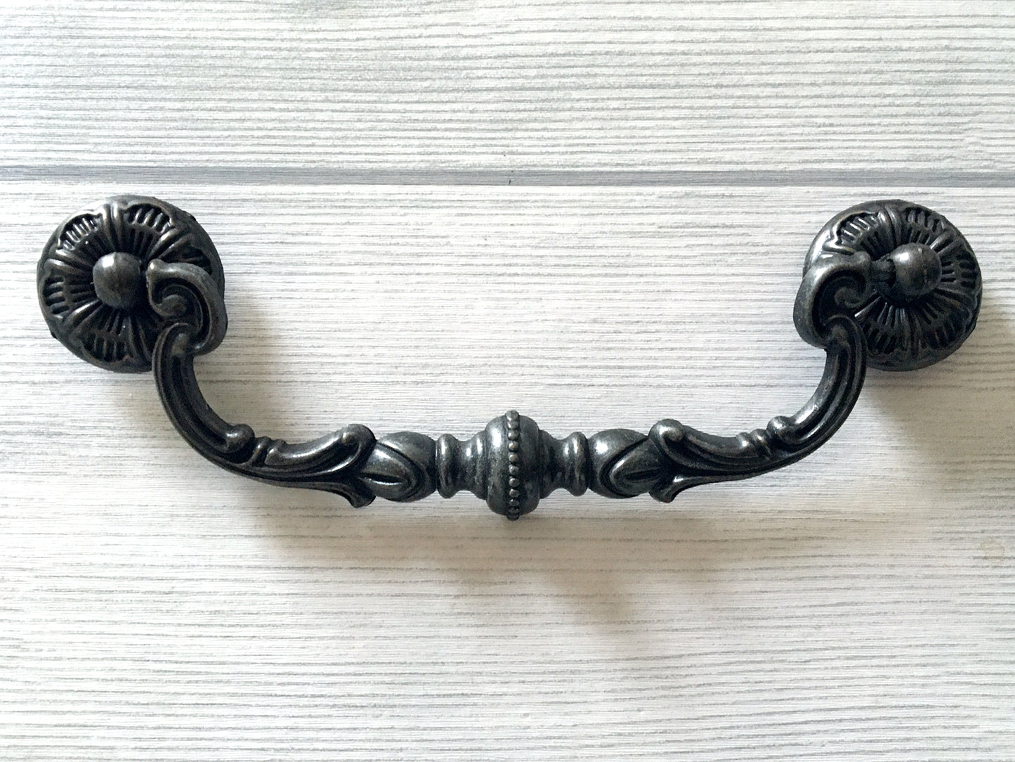 5.25“ Vintage Style Swing Bail Drawer Pulls, dark Antique Bronze finish