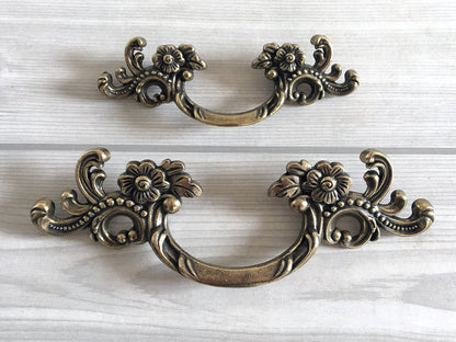 French Provincial Floral Leafy Knobs & Drawer Pulls, Antique Bronze, 1.75" 2.5" C-C