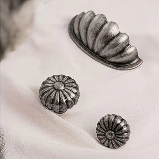 Scalloped Hooded Drawer Pull 64 mm 2.5 inches