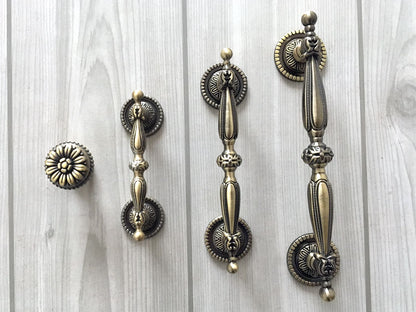Antique Bronze Georgian Cabinet Pull - 2.5" 3.75" 5"