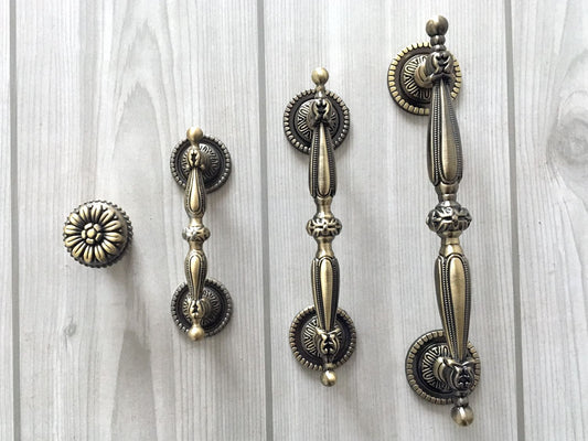 Antique Bronze Georgian Cabinet Pull - 2.5" 3.75" 5"