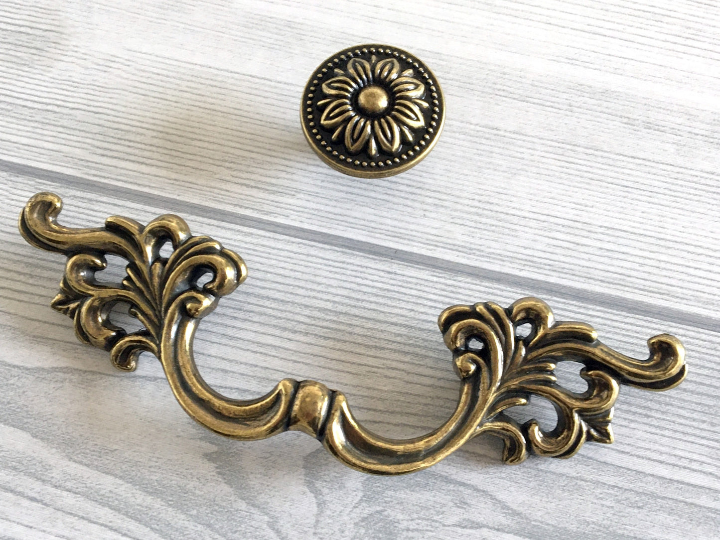 3-3/8" Victorian Leafy Drawer Pull Handle - Antique Bronze - LynnsHardware