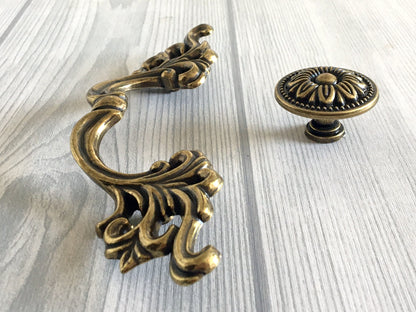 3-3/8" Victorian Leafy Drawer Pull Handle - Antique Bronze - LynnsHardware