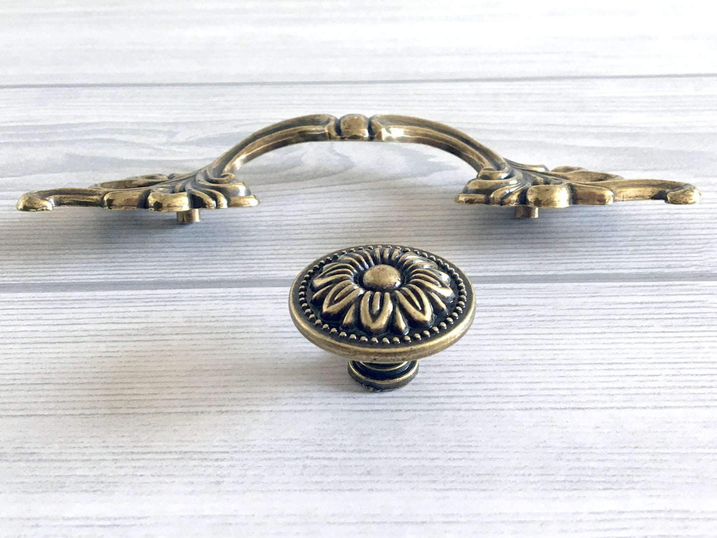 3-3/8" Victorian Leafy Drawer Pull Handle - Antique Bronze - LynnsHardware