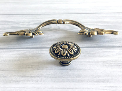 3-3/8" Victorian Leafy Drawer Pull Handle - Antique Bronze - LynnsHardware