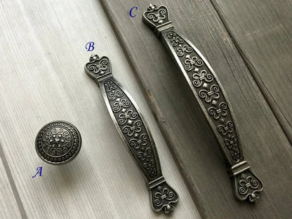 Antike Schubladengriffe aus Zinn mit geprägtem Motiv, Schrankgriffe – 3,75" x 5" Löcher