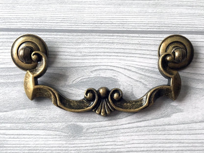 Poignées de tiroir à étrier de 4,25 po, bronze antique - Entraxe de 4 1/4 po