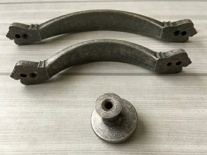 Antike Schubladengriffe aus Zinn mit geprägtem Motiv, Schrankgriffe – 3,75" x 5" Löcher