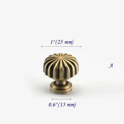 Bouton de tiroir en bronze vieilli en forme de citrouille et de feuille de ginkgo avec motif soleil